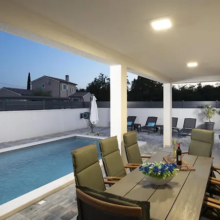 Villa 4-bedroom With Pool Near Vodnjan