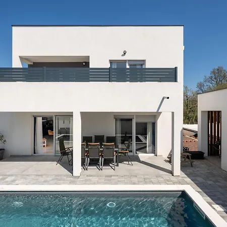 4-bedroom With Pool Near Vodnjan