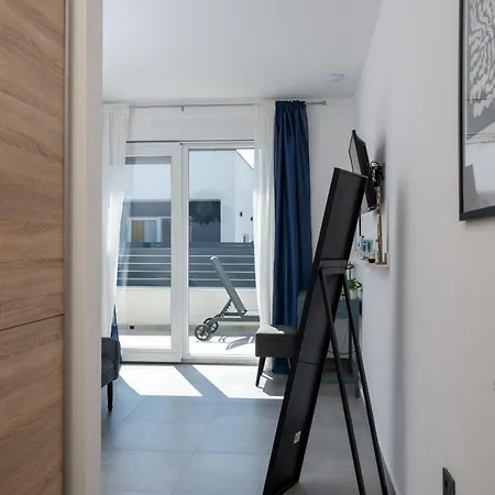 4-bedroom With Pool Near Villa