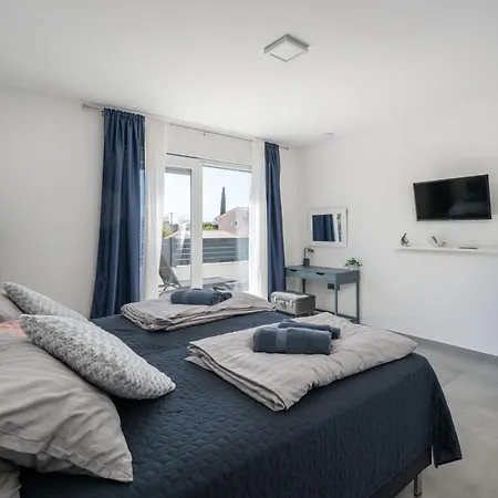 4-bedroom With Pool Near Villa Vodnjan