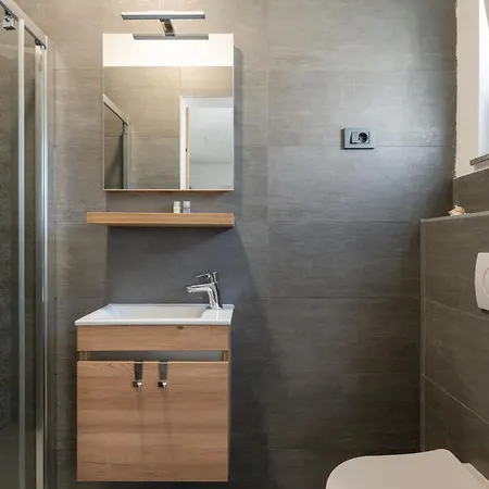 4-bedroom With Pool Near Villa