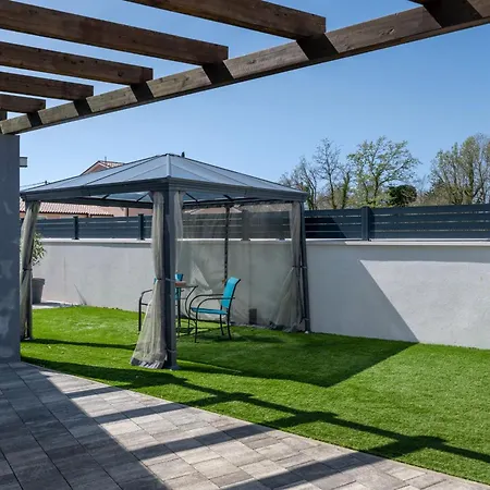 4-bedroom With Pool Near Villa Vodnjan